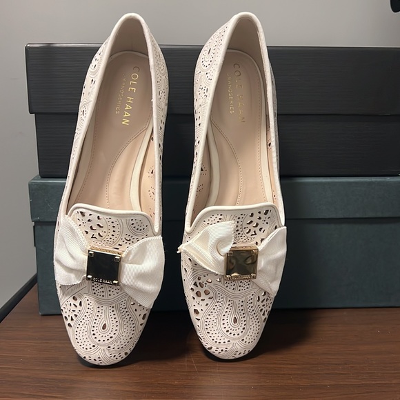 Cole Haan Tali Bow Loafer In Ivory Leather White Flats with Bow NWOT Size 5.5 - Picture 2 of 6